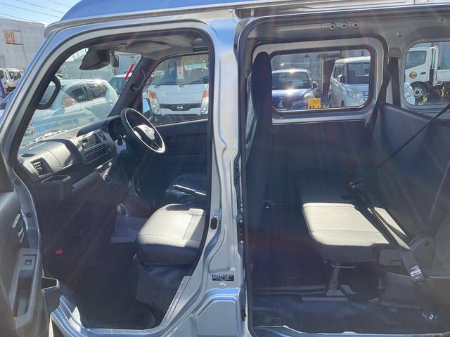 ハイゼットカーゴ スペシャルクリーン　障害物センサー　衝突被害軽減ブレーキ　パワステ　プライバシーガラス　布ハンドル　キーレス　ＡＢＳ　ＥＳＣ　オーバーヘッドシェルフ（13枚目）