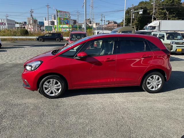 フィット ベーシック　メモリーナビ　バックカメラ　障害物センサー　クルーズコントロール　Ｂｌｕｅｔｏｏｔｈ　ＣＤ　布ハンドル　衝突被害軽減ブレーキ（5枚目）