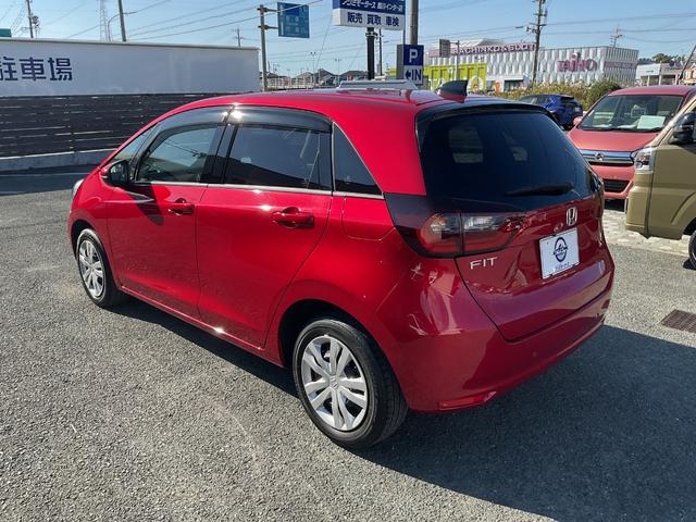 フィット ベーシック　メモリーナビ　バックカメラ　障害物センサー　クルーズコントロール　Ｂｌｕｅｔｏｏｔｈ　ＣＤ　布ハンドル　衝突被害軽減ブレーキ（9枚目）