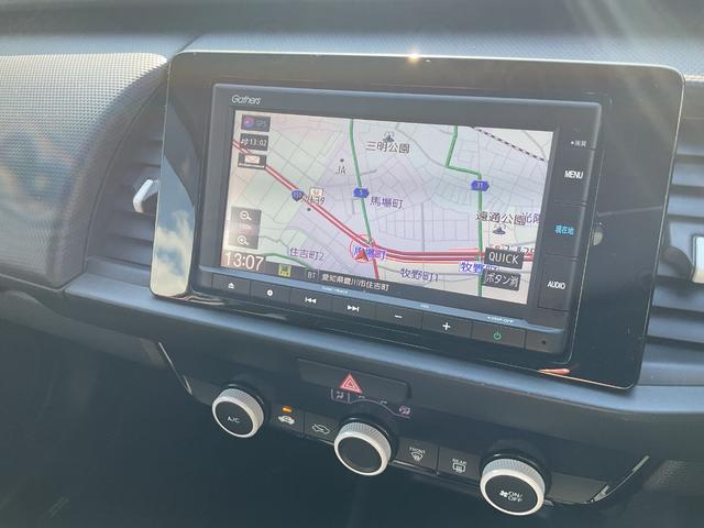 フィット ベーシック　メモリーナビ　バックカメラ　障害物センサー　クルーズコントロール　Ｂｌｕｅｔｏｏｔｈ　ＣＤ　布ハンドル　衝突被害軽減ブレーキ（10枚目）