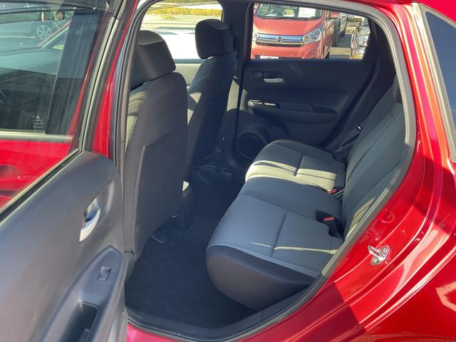 フィット ベーシック　メモリーナビ　バックカメラ　障害物センサー　クルーズコントロール　Ｂｌｕｅｔｏｏｔｈ　ＣＤ　布ハンドル　衝突被害軽減ブレーキ（14枚目）