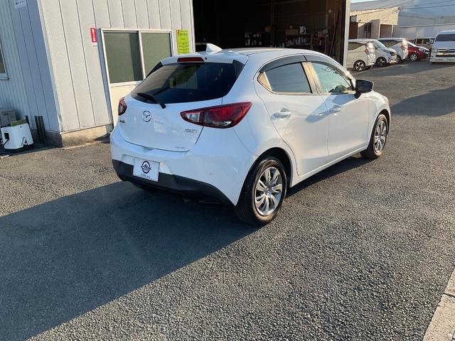 デミオ １５Ｓ　メモリーナビ　ＥＴＣ　障害物センサー　Ｂｌｕｅｔｏｏｔｈ　衝突被害軽減ブレーキ　布ハンドル　アイドリングストップ　プライバシーガラス（8枚目）