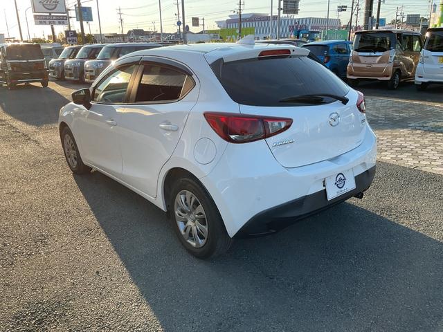 デミオ １５Ｓ　メモリーナビ　ＥＴＣ　障害物センサー　Ｂｌｕｅｔｏｏｔｈ　衝突被害軽減ブレーキ　布ハンドル　アイドリングストップ　プライバシーガラス（9枚目）