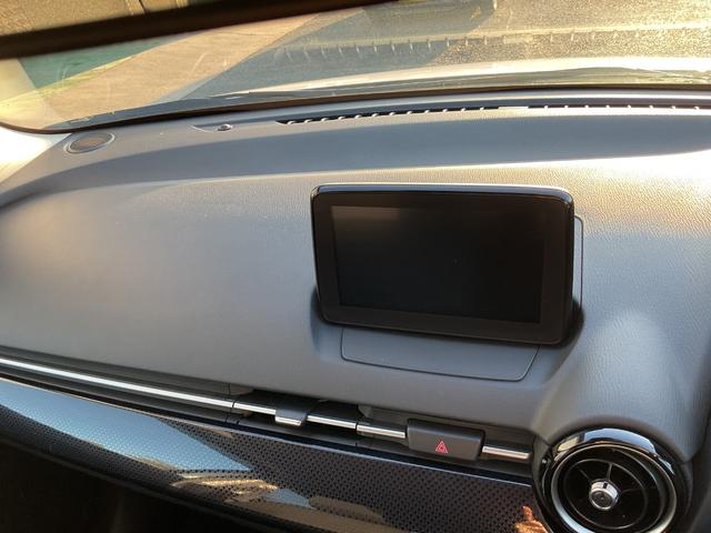 デミオ １５Ｓ　メモリーナビ　ＥＴＣ　障害物センサー　Ｂｌｕｅｔｏｏｔｈ　衝突被害軽減ブレーキ　布ハンドル　アイドリングストップ　プライバシーガラス（10枚目）