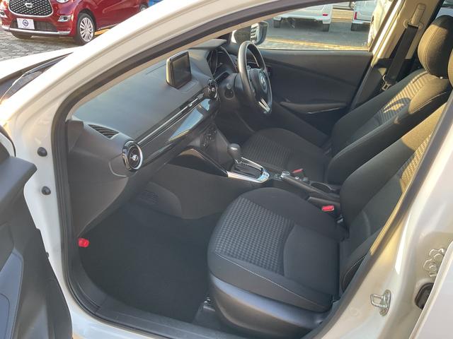 デミオ １５Ｓ　メモリーナビ　ＥＴＣ　障害物センサー　Ｂｌｕｅｔｏｏｔｈ　衝突被害軽減ブレーキ　布ハンドル　アイドリングストップ　プライバシーガラス（13枚目）