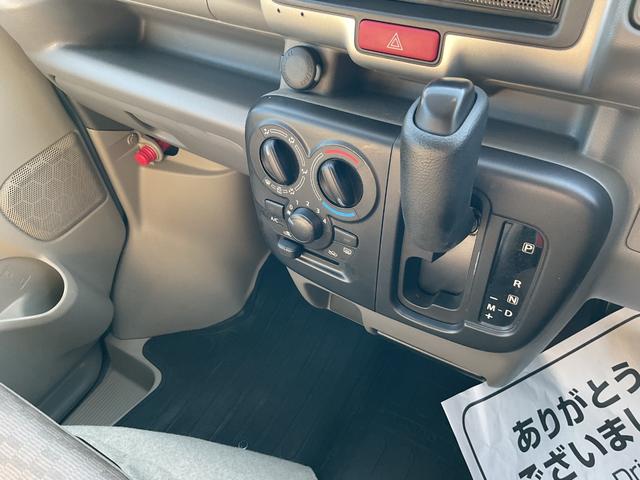 ＮＶ１００クリッパーバン ＤＸ　パワステ　キーレス　両側スライドドア　布ハンドル　プライバシーガラス　エアコン　ＡＢＳ　セキュリティ　エアバッグ　助手席エアバッグ（11枚目）