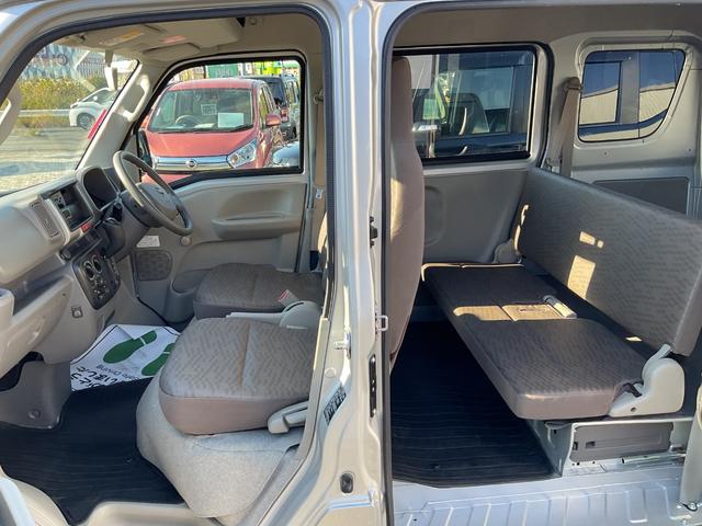 ＮＶ１００クリッパーバン ＤＸ　パワステ　キーレス　両側スライドドア　布ハンドル　プライバシーガラス　エアコン　ＡＢＳ　セキュリティ　エアバッグ　助手席エアバッグ（13枚目）