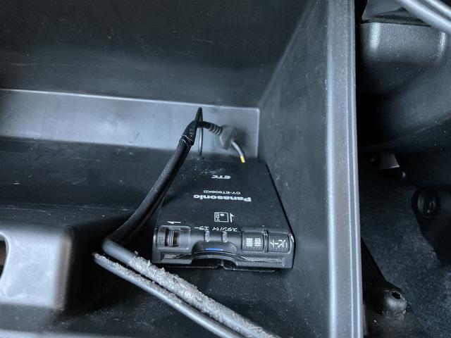 ジムニー ＸＣ　４ＷＤ　ＥＴＣ　クルーズコントロール　ＤＶＤ再生　ＣＤ　Ｂｌｕｅｔｏｏｔｈ　シートヒーター　アルミホイール　ＬＥＤヘッドライト（12枚目）