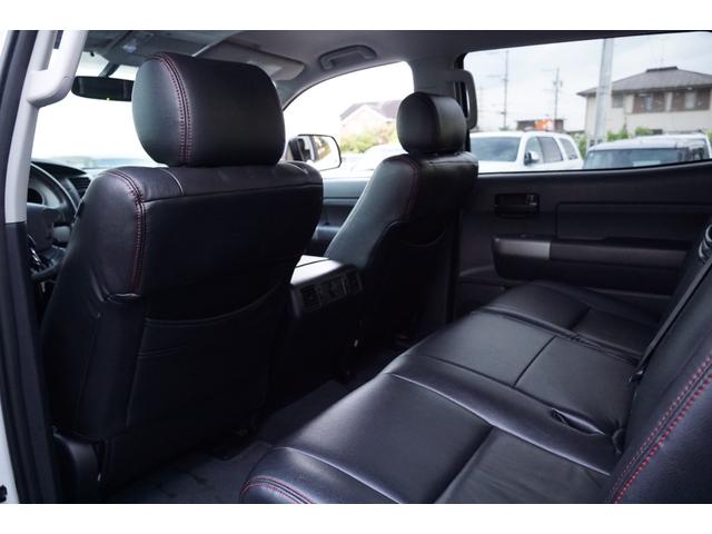 タンドラ クルーマックス　２０１１年モデル　新車並行　４ＷＤ　ＸＤ－ＳＥＲＩＥＳ２０ＡＷ　ＴＲＤ２本出しマフラー　社外ヘッド　ブルバー　ＳＮＵＧ　ＴＯＰトノカバー　黒革　社外ナビ　カメラ　ドラレコ　キーレス　スペアキー（19枚目）