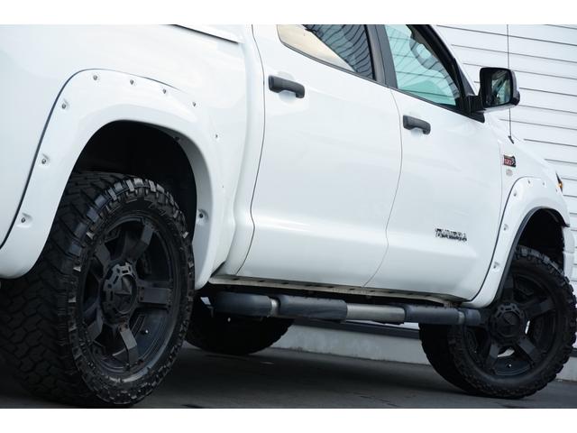 タンドラ クルーマックス　２０１１年モデル　新車並行　４ＷＤ　ＸＤ－ＳＥＲＩＥＳ２０ＡＷ　ＴＲＤ２本出しマフラー　社外ヘッド　ブルバー　ＳＮＵＧ　ＴＯＰトノカバー　黒革　社外ナビ　カメラ　ドラレコ　キーレス　スペアキー（69枚目）