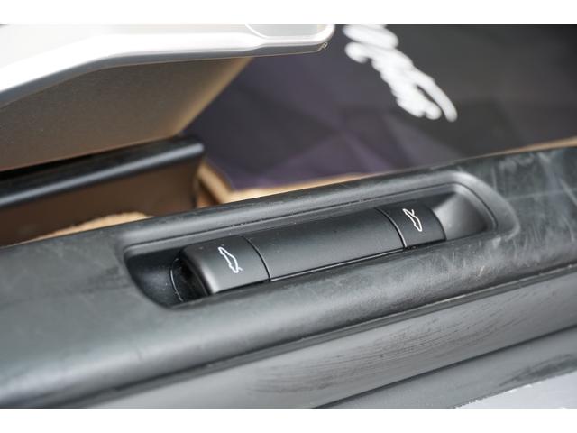 ケイマン ベースグレード　ベースグレード（２名）　５速ミッション　右ハンドル　ハーフレザー　ディーラー車　ナビ　バックカメラ　キーレス　スペアキー有（25枚目）