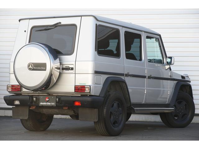 Ｇクラス Ｇ３２０Ｌ　フロント、リア、オーバーフェンダー、ホイールマットブラック塗装　正規ディーラー　左ハンドル　サンルーフ　ブラックレザー　パワーシート　社外ナビ　バックカメラ　フルセグＴＶ　ＥＴＣ　ヘッドライトガード（7枚目）