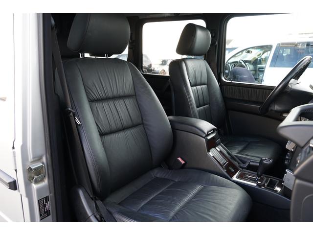 Ｇクラス Ｇ３２０Ｌ　フロント、リア、オーバーフェンダー、ホイールマットブラック塗装　正規ディーラー　左ハンドル　サンルーフ　ブラックレザー　パワーシート　社外ナビ　バックカメラ　フルセグＴＶ　ＥＴＣ　ヘッドライトガード（17枚目）