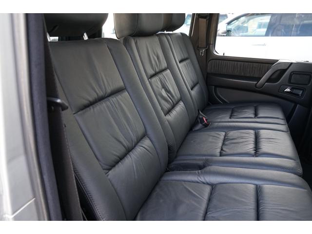 Ｇクラス Ｇ３２０Ｌ　フロント、リア、オーバーフェンダー、ホイールマットブラック塗装　正規ディーラー　左ハンドル　サンルーフ　ブラックレザー　パワーシート　社外ナビ　バックカメラ　フルセグＴＶ　ＥＴＣ　ヘッドライトガード（19枚目）
