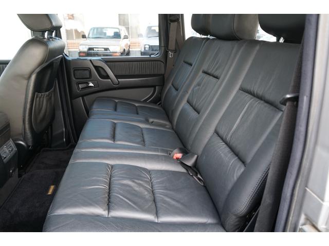 Ｇクラス Ｇ３２０Ｌ　フロント、リア、オーバーフェンダー、ホイールマットブラック塗装　正規ディーラー　左ハンドル　サンルーフ　ブラックレザー　パワーシート　社外ナビ　バックカメラ　フルセグＴＶ　ＥＴＣ　ヘッドライトガード（21枚目）