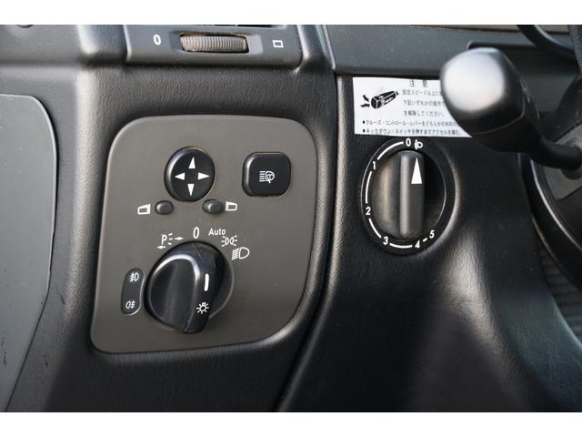 Ｇクラス Ｇ３２０Ｌ　フロント、リア、オーバーフェンダー、ホイールマットブラック塗装　正規ディーラー　左ハンドル　サンルーフ　ブラックレザー　パワーシート　社外ナビ　バックカメラ　フルセグＴＶ　ＥＴＣ　ヘッドライトガード（25枚目）