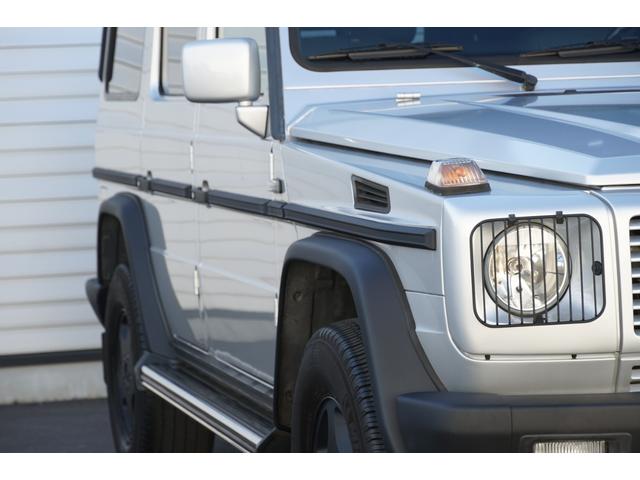 Ｇクラス Ｇ３２０Ｌ　フロント、リア、オーバーフェンダー、ホイールマットブラック塗装　正規ディーラー　左ハンドル　サンルーフ　ブラックレザー　パワーシート　社外ナビ　バックカメラ　フルセグＴＶ　ＥＴＣ　ヘッドライトガード（47枚目）