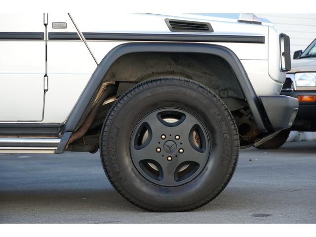 Ｇクラス Ｇ３２０Ｌ　フロント、リア、オーバーフェンダー、ホイールマットブラック塗装　正規ディーラー　左ハンドル　サンルーフ　ブラックレザー　パワーシート　社外ナビ　バックカメラ　フルセグＴＶ　ＥＴＣ　ヘッドライトガード（58枚目）