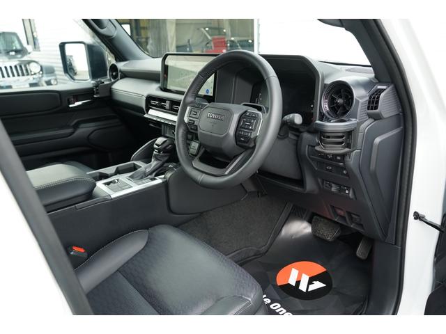 ランドクルーザー２５０ ＶＸ　ＤＥＳＥＲＴ　ＬＩＮＥ　ＢＬＡＣＫ　ＢＩＳＯＮ　ＥＤＩＴＩＯＮ　２２インチＤＥＳＥＲＴ　ＬＩＮＥアルミ　ワンオーナー　サンルーフ　ブラックレザー　ナビ　３６０°カメラ　フルセグＴＶ　ＥＴＣ　３列シート（14枚目）