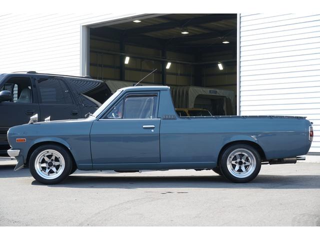 サニートラック ロングDX 5速ミッション 全塗装 ローダウン リアエアサス コブラシート 丸目フェイス ナルディステアリング CDデッキ ETC エアコン 社外14AW(10枚目)