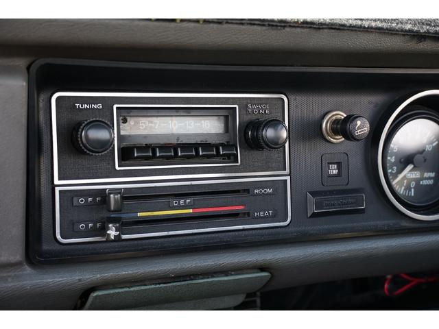 サニートラック ロングDX 5速ミッション 全塗装 ローダウン リアエアサス コブラシート 丸目フェイス ナルディステアリング CDデッキ ETC エアコン 社外14AW(21枚目)