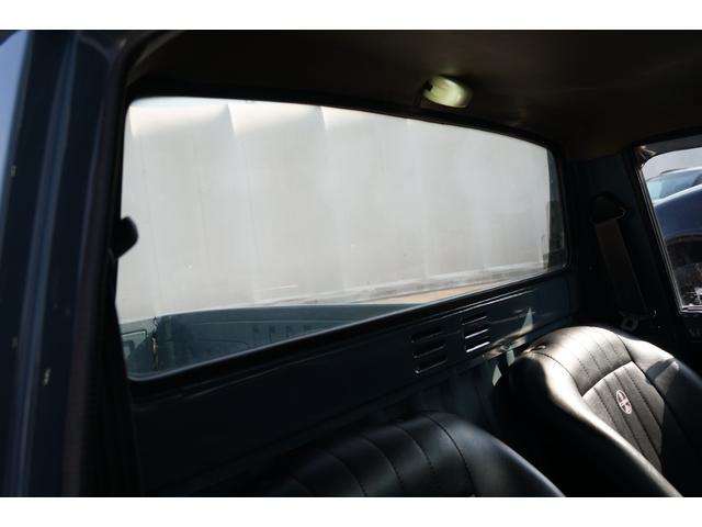 サニートラック ロングDX 5速ミッション 全塗装 ローダウン リアエアサス コブラシート 丸目フェイス ナルディステアリング CDデッキ ETC エアコン 社外14AW(25枚目)