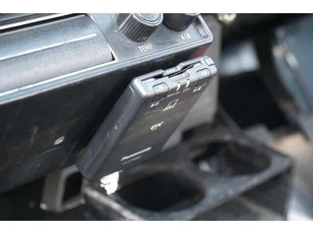 サニートラック ロングDX 5速ミッション 全塗装 ローダウン リアエアサス コブラシート 丸目フェイス ナルディステアリング CDデッキ ETC エアコン 社外14AW(26枚目)