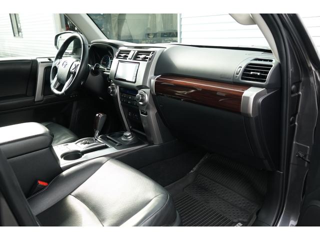 ４ランナー リミテッド　２０１８ｙモデル　実走行　４ＷＤ　サンルーフ　ブラックレザー　プッシュスタート　パナソニックナビ　フルセグＴＶ　ＪＢＬ　ＥＴＣ　フロント　サイド　バックカメラ　パワーシート　シートヒーター＆クーラー（16枚目）