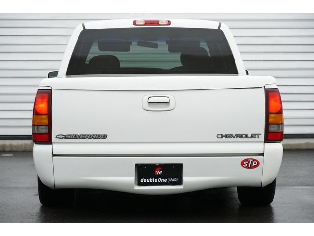 シボレーシルバラード 　１９９９ｙモデル　新車並行　ＬＳエクステンドキャブ　ＢＵＤＮＩＫ２０インチアルミ　ＢＵＤＮＩＫステアリング　ローダウン　新品社外ヘッド　ハードトノカバー　ＥＴＣ　バックカメラ　６人乗り（12枚目）