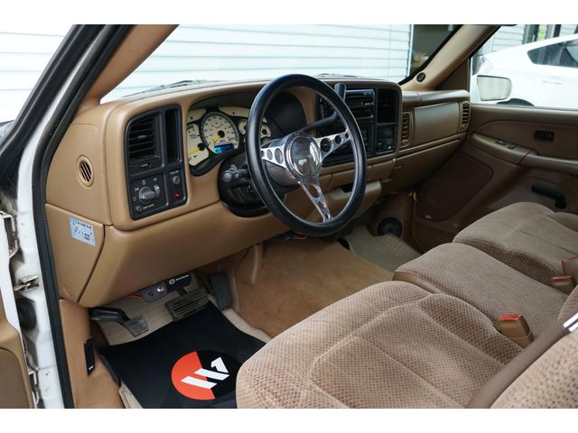 シボレーシルバラード 　１９９９ｙモデル　新車並行　ＬＳエクステンドキャブ　ＢＵＤＮＩＫ２０インチアルミ　ＢＵＤＮＩＫステアリング　ローダウン　新品社外ヘッド　ハードトノカバー　ＥＴＣ　バックカメラ　６人乗り（14枚目）