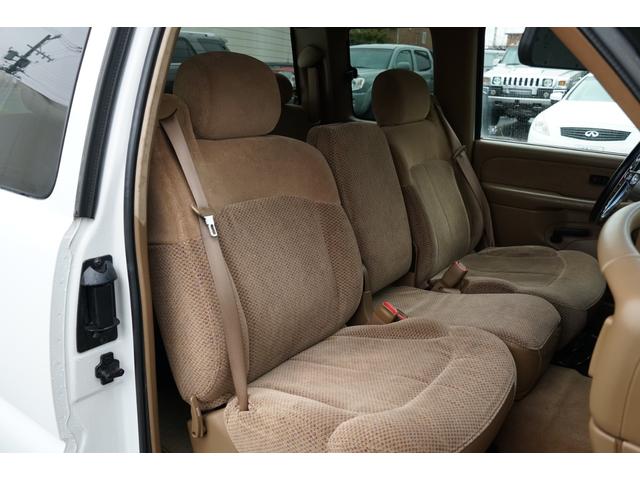 シボレーシルバラード 　１９９９ｙモデル　新車並行　ＬＳエクステンドキャブ　ＢＵＤＮＩＫ２０インチアルミ　ＢＵＤＮＩＫステアリング　ローダウン　新品社外ヘッド　ハードトノカバー　ＥＴＣ　バックカメラ　６人乗り（17枚目）
