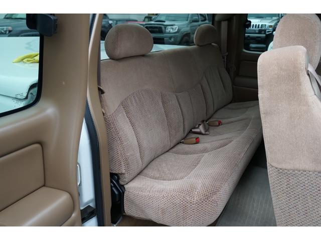 シボレーシルバラード 　１９９９ｙモデル　新車並行　ＬＳエクステンドキャブ　ＢＵＤＮＩＫ２０インチアルミ　ＢＵＤＮＩＫステアリング　ローダウン　新品社外ヘッド　ハードトノカバー　ＥＴＣ　バックカメラ　６人乗り（18枚目）