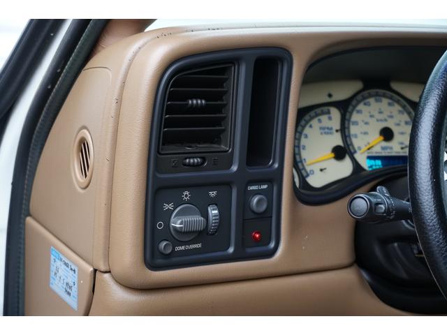 シボレーシルバラード 　１９９９ｙモデル　新車並行　ＬＳエクステンドキャブ　ＢＵＤＮＩＫ２０インチアルミ　ＢＵＤＮＩＫステアリング　ローダウン　新品社外ヘッド　ハードトノカバー　ＥＴＣ　バックカメラ　６人乗り（22枚目）