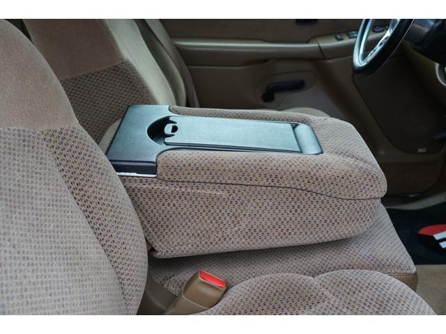 シボレーシルバラード 　１９９９ｙモデル　新車並行　ＬＳエクステンドキャブ　ＢＵＤＮＩＫ２０インチアルミ　ＢＵＤＮＩＫステアリング　ローダウン　新品社外ヘッド　ハードトノカバー　ＥＴＣ　バックカメラ　６人乗り（29枚目）