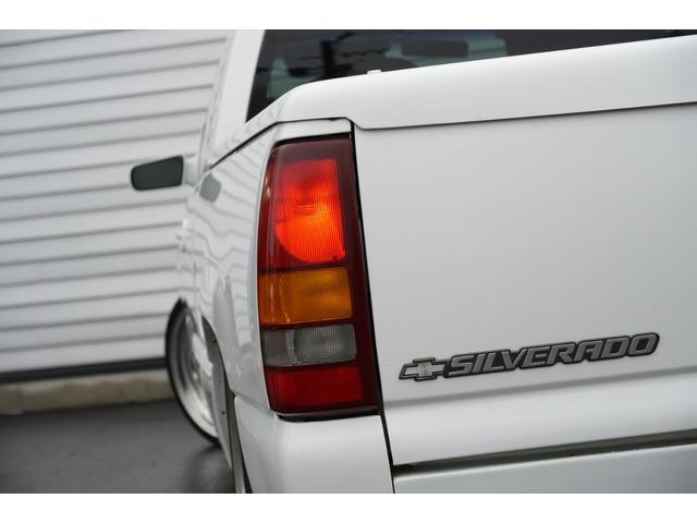 シボレーシルバラード 　１９９９ｙモデル　新車並行　ＬＳエクステンドキャブ　ＢＵＤＮＩＫ２０インチアルミ　ＢＵＤＮＩＫステアリング　ローダウン　新品社外ヘッド　ハードトノカバー　ＥＴＣ　バックカメラ　６人乗り（56枚目）