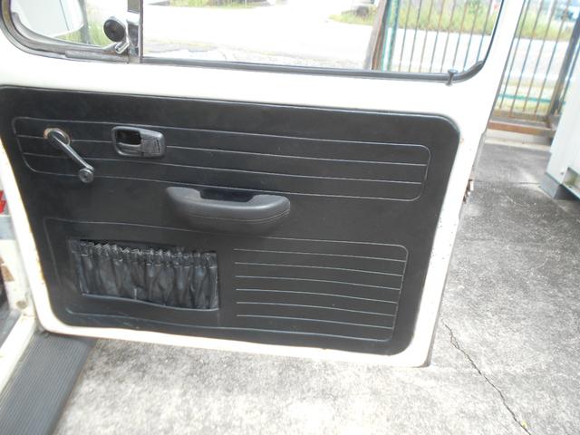ビートル 　１９７２年モデル　スタンダード　１２００エンジン　シングルキャブ　ロアバックシート　純正ハンドル　純正シフター　純正１５インチホイール　ノーマルストックコンディション（19枚目）