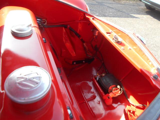 カルマンギア 　１９５９年モデル　６Ｖ　スタンドエンジン　ツインキャブ　カルマン専用純正ハンドル　１５インチ鉄チンホイール　リボンタイヤ　車検２年付　アバルトスタイルマフラー　内外装レストア車両（36枚目）