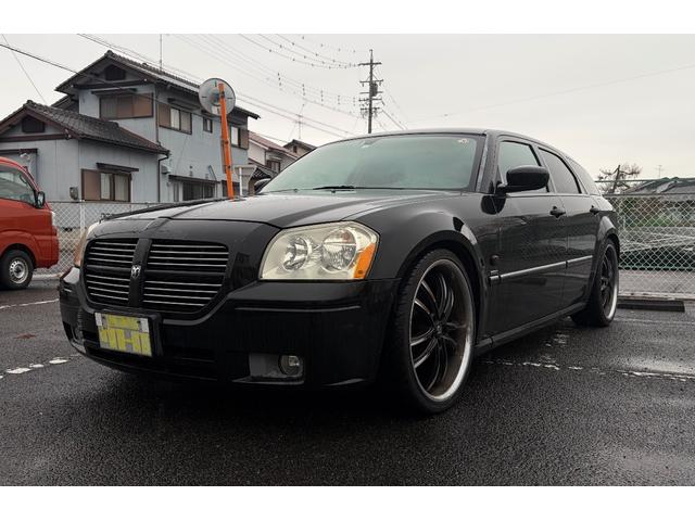 ダッジ・マグナム ＲＴ　ＨＥＭＩ　Ｖ８　５７００ｃｃ　サンルーフ　左Ｈ　２００５年モデル　新車並行　３ナンバー（2枚目）