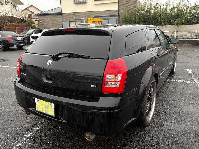 ダッジ・マグナム ＲＴ　ＨＥＭＩ　Ｖ８　５７００ｃｃ　サンルーフ　左Ｈ　２００５年モデル　新車並行　３ナンバー（8枚目）