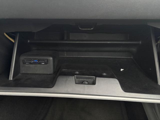 ダッジ・マグナム ＲＴ　ＨＥＭＩ　Ｖ８　５７００ｃｃ　サンルーフ　左Ｈ　２００５年モデル　新車並行　３ナンバー（24枚目）