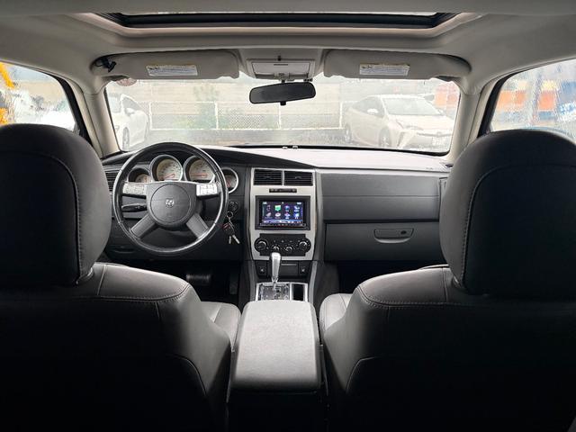 ダッジ・マグナム ＲＴ　ＨＥＭＩ　Ｖ８　５７００ｃｃ　サンルーフ　左Ｈ　２００５年モデル　新車並行　３ナンバー（25枚目）