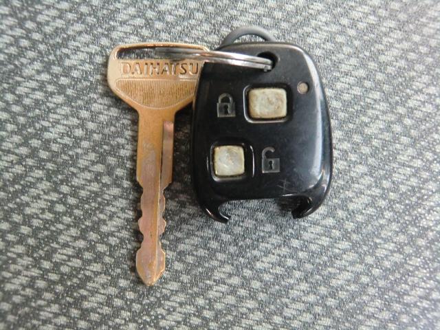 ハイゼットカーゴ スペシャル　ハイルーフ／４ＷＤ／５速ＭＴ／ナビ／Ｂｌｕｅｔｏｏｔｈ／ＥＴＣ／キーレス／タイミングチェーン／両側スライド／メンテナンスノート／車検２年／保証付き（37枚目）