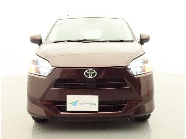 ＬＥＤヘッドランプは、白く明るい光で夜間走行の安心を高め、低消費電力で低燃費にも貢献します。バルブ寿命も長いので安心ですね！