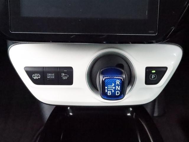 こちらのシフトは、車両にマッチしたデザインになっています！握りやすく、操作し易い配置になっていますので、いつも触れるシフトだからこそ、大切ですね！