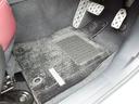フロアマットも綺麗にクリーニングされています。尚、臭い・汚れ等には個人差がございますので、必ず現車確認下さいませ。