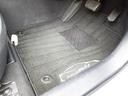 フロアマットも綺麗にクリーニングされています。尚、臭い・汚れ等には個人差がございますので、必ず現車確認下さいませ。