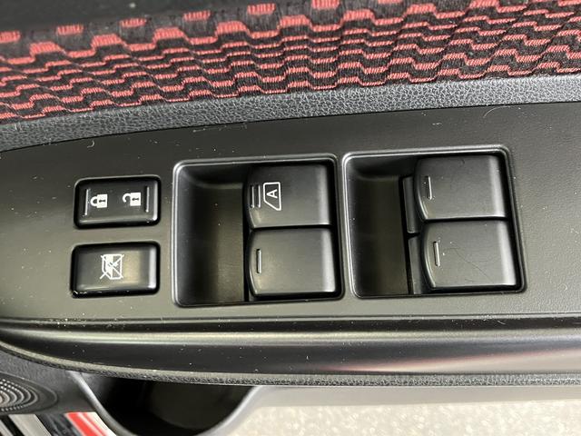 ノート ニスモ　ナビ　ＴＶ　アルミホイール　オートライト　スマートキー　アイドリングストップ　電動格納ミラー　ＣＶＴ　盗難防止システム　衝突安全ボディ　ＡＢＳ　ＥＳＣ　ＣＤ　ＤＶＤ再生　ＵＳＢ（15枚目）