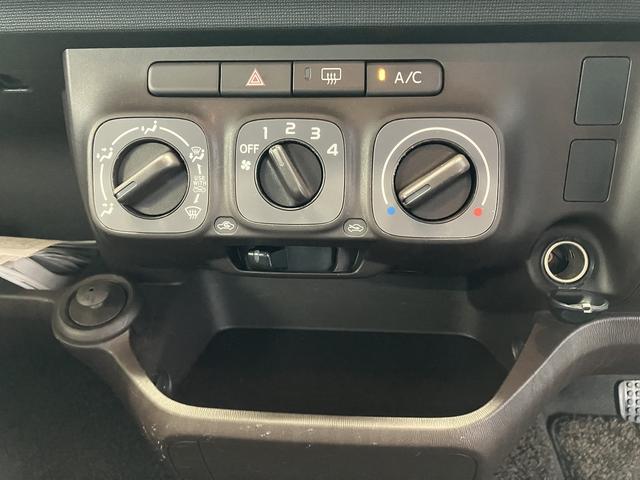パッソ Ｘ　クツロギ　スマートキー　電動格納ミラー　ＣＶＴ　盗難防止システム　衝突安全ボディ　ベンチシート　ＡＢＳ　ＣＤ　エアコン　パワーステアリング　パワーウィンドウ（9枚目）