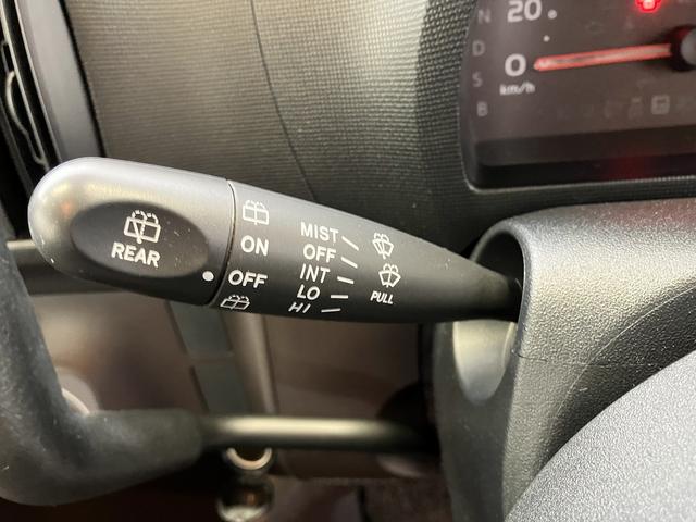 パッソ Ｘ　クツロギ　スマートキー　電動格納ミラー　ＣＶＴ　盗難防止システム　衝突安全ボディ　ベンチシート　ＡＢＳ　ＣＤ　エアコン　パワーステアリング　パワーウィンドウ（10枚目）