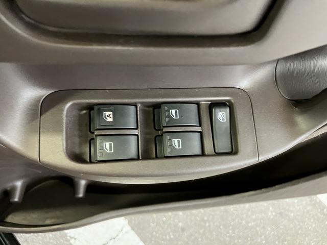 パッソ Ｘ　クツロギ　スマートキー　電動格納ミラー　ＣＶＴ　盗難防止システム　衝突安全ボディ　ベンチシート　ＡＢＳ　ＣＤ　エアコン　パワーステアリング　パワーウィンドウ（13枚目）